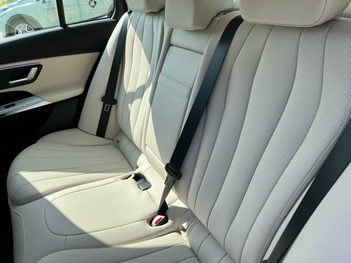 Mercedes-Benz E-Class E220d Avantgarde Plus - Image 4