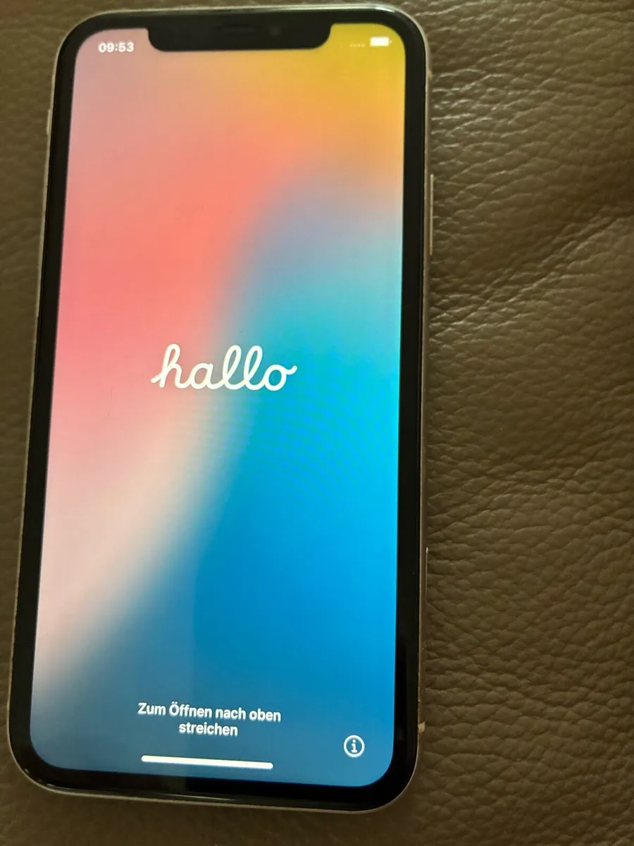 iPhone 11 - Image 1