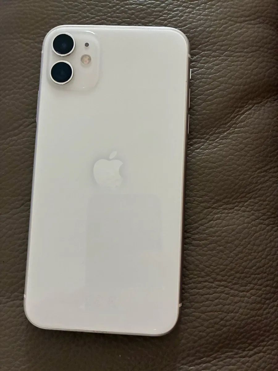 iPhone 11 - Image 2