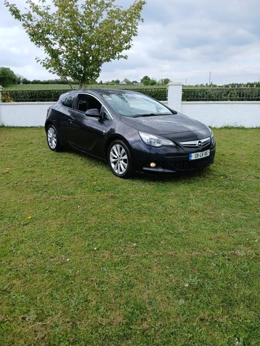 2013 Opel Astra 3 Door - Image 1