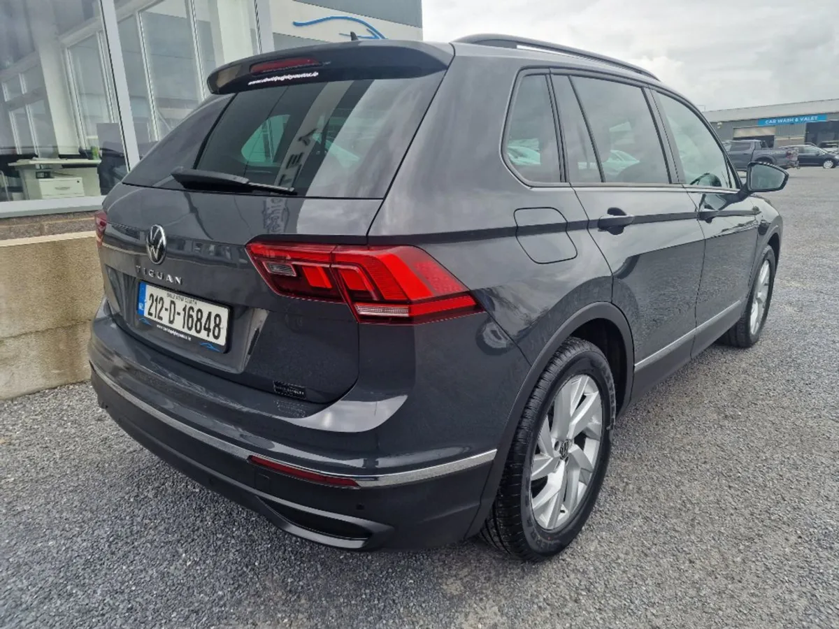 Volkswagen Tiguan Life 2.0tdi Auto D7F 150HP - Image 3