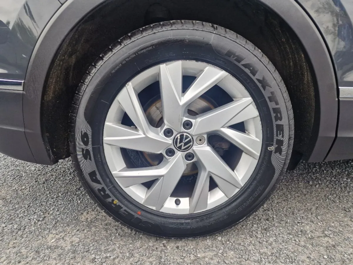 Volkswagen Tiguan Life 2.0tdi Auto D7F 150HP - Image 4