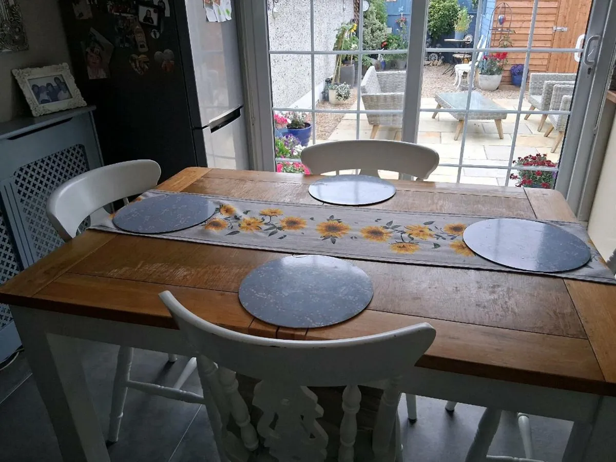 Sofa - Kitchen table & 4 chairs - Image 3