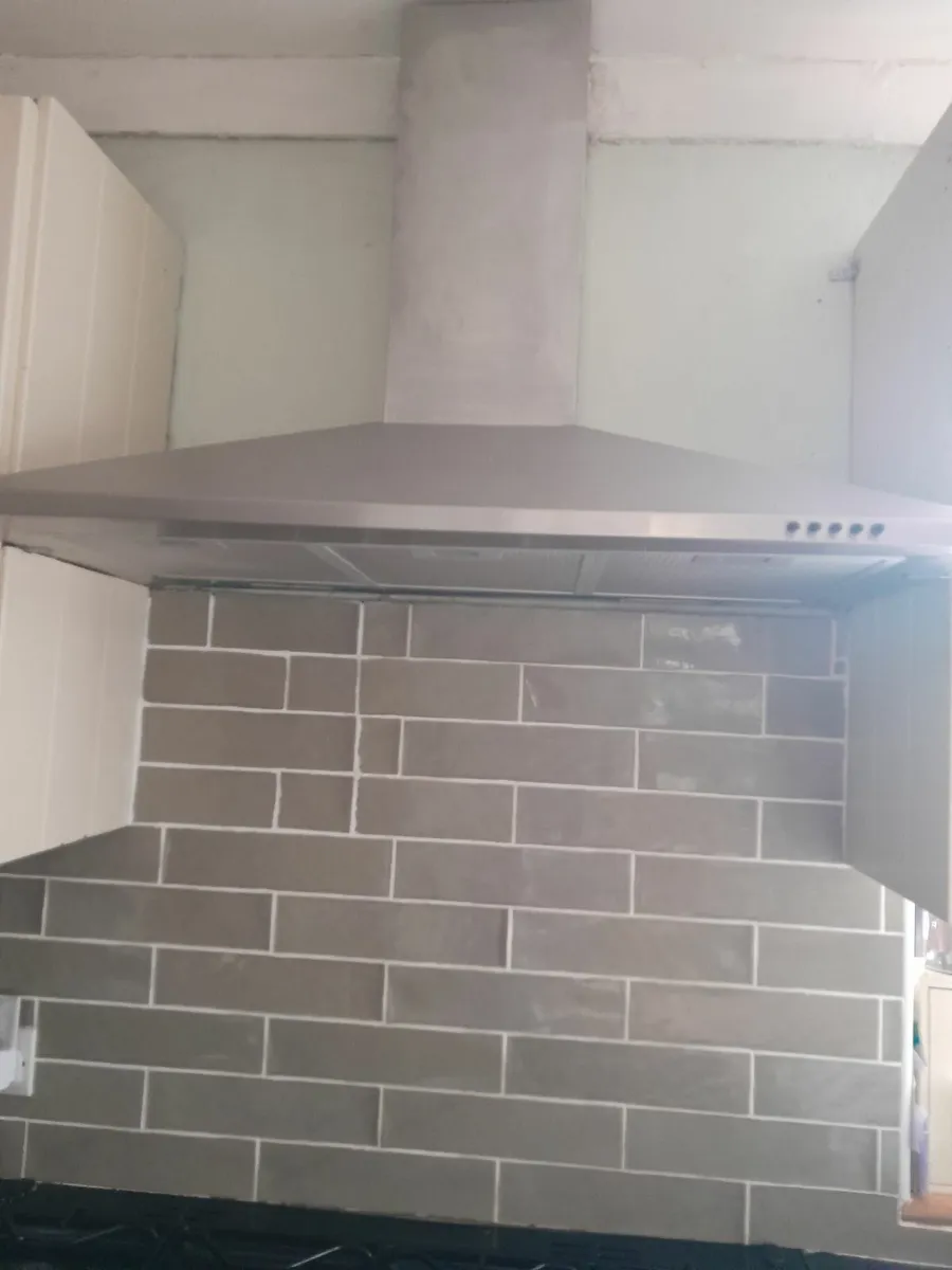 Cooker and hood - Image 1