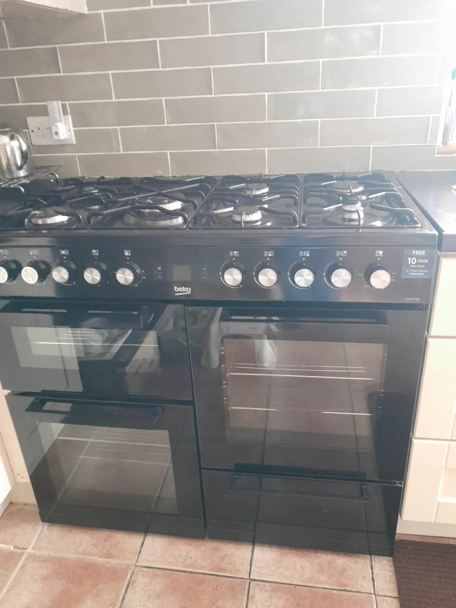 Cooker and hood - Image 2