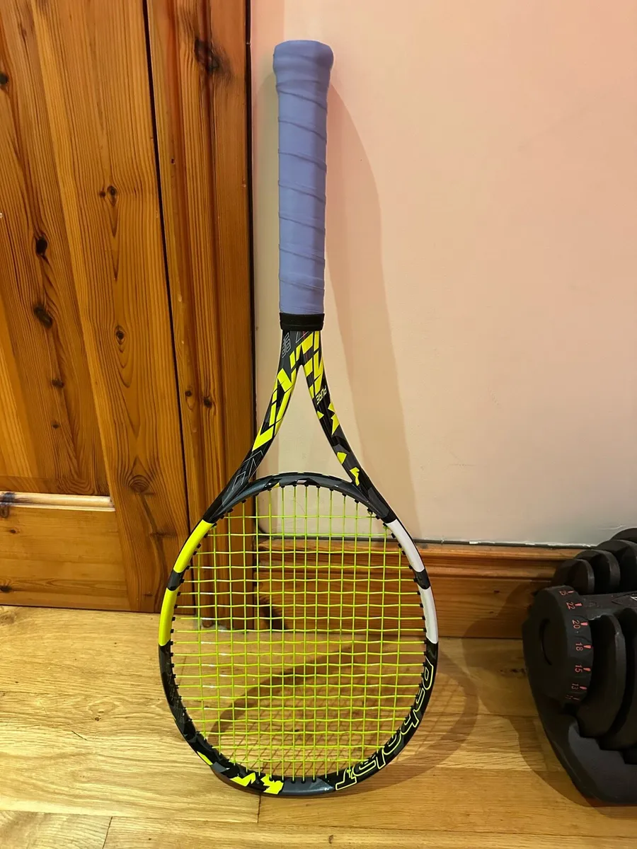 Pure Aero 98 Tennis Racket Grip Size 3 - Image 1