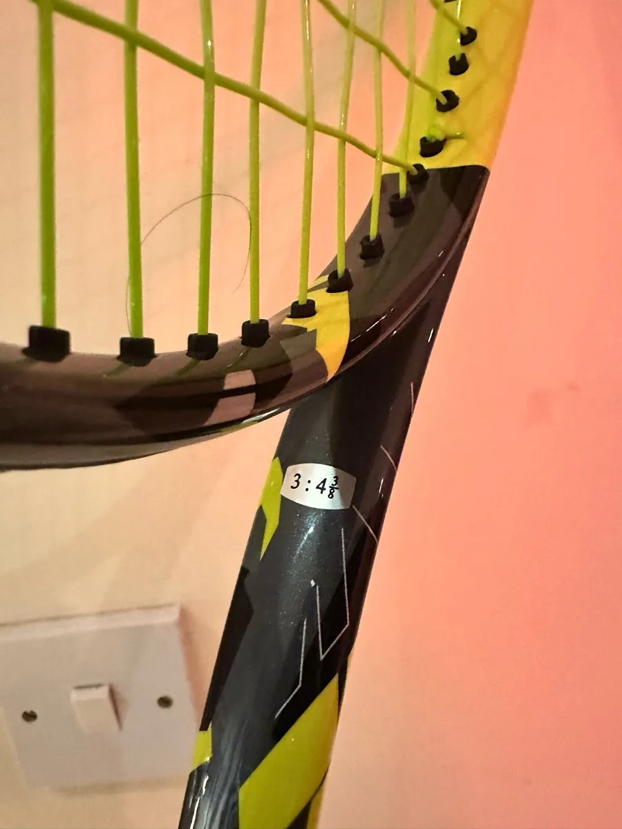Pure Aero 98 Tennis Racket Grip Size 3 - Image 2