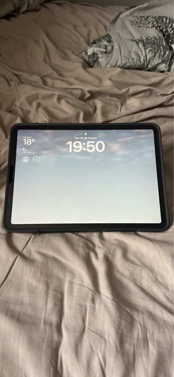 iPad Pro (4th Gen) 11-inch with Apple Pencil 128GB - Image 2