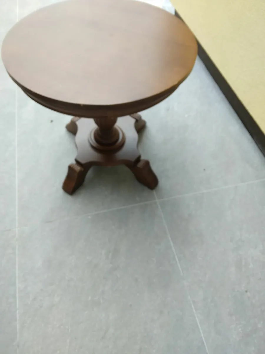 Small round table - Image 1