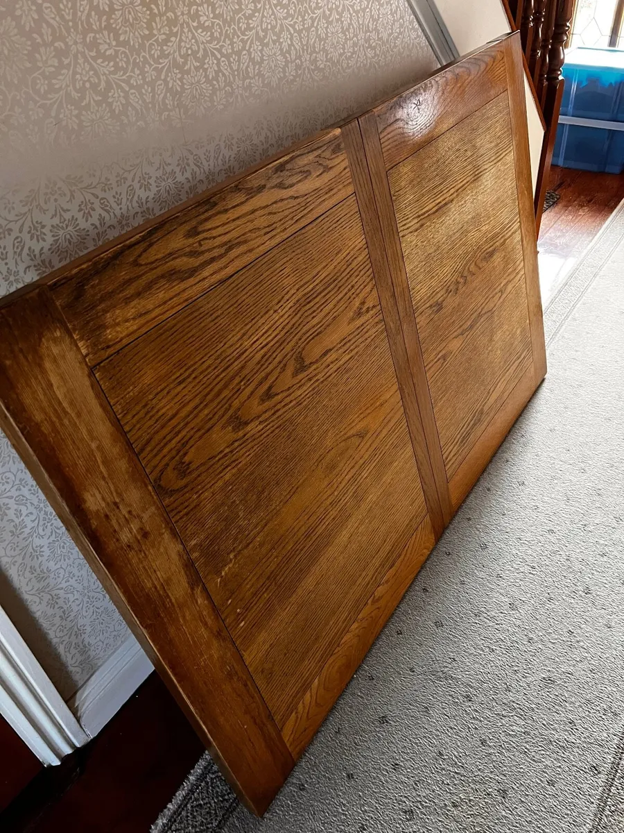 Kitchen table and chairs - Image 1