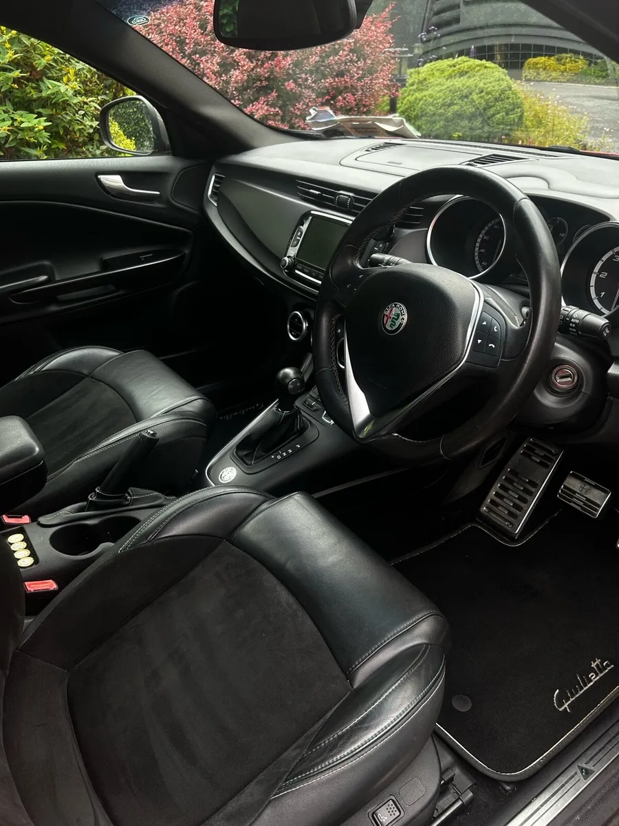 Alfa Romeo Giulietta  Automatic 2.0 Diesel 175bhp - Image 3