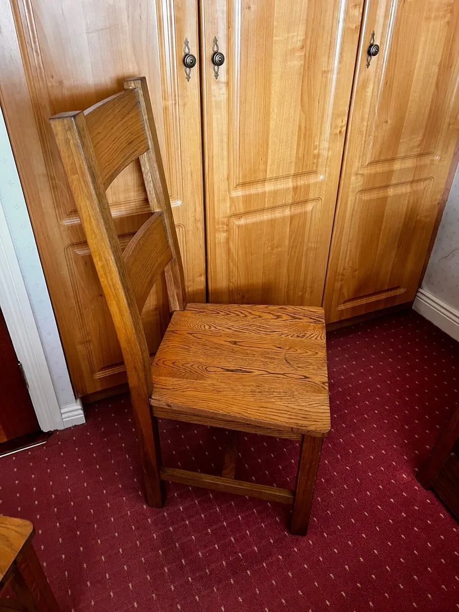 Kitchen table and chairs - Image 2