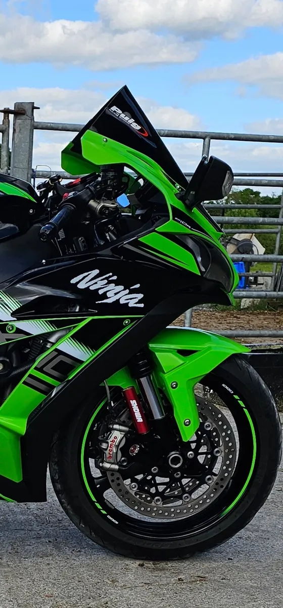 Kawasaki ZX-10R - Image 1