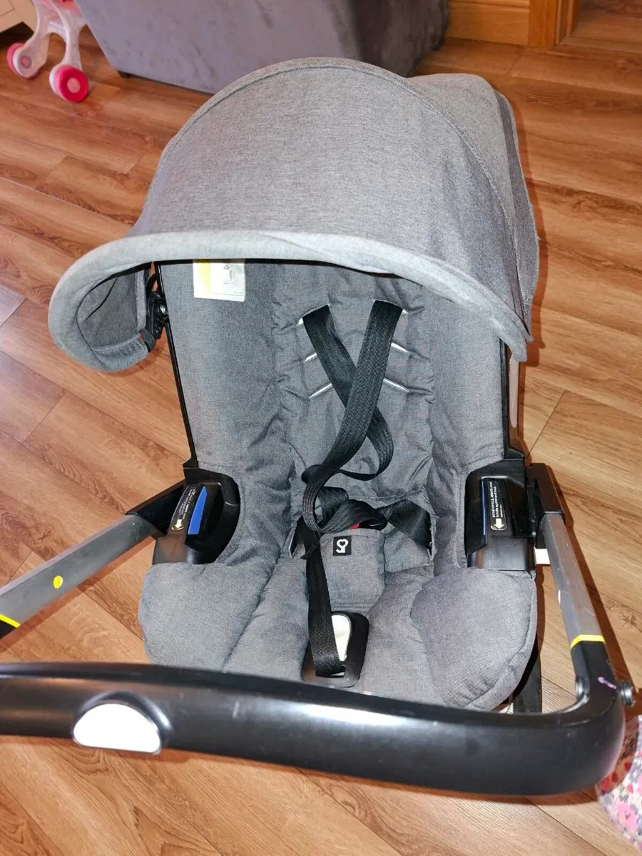 Doona car seat/ stroller - Image 3
