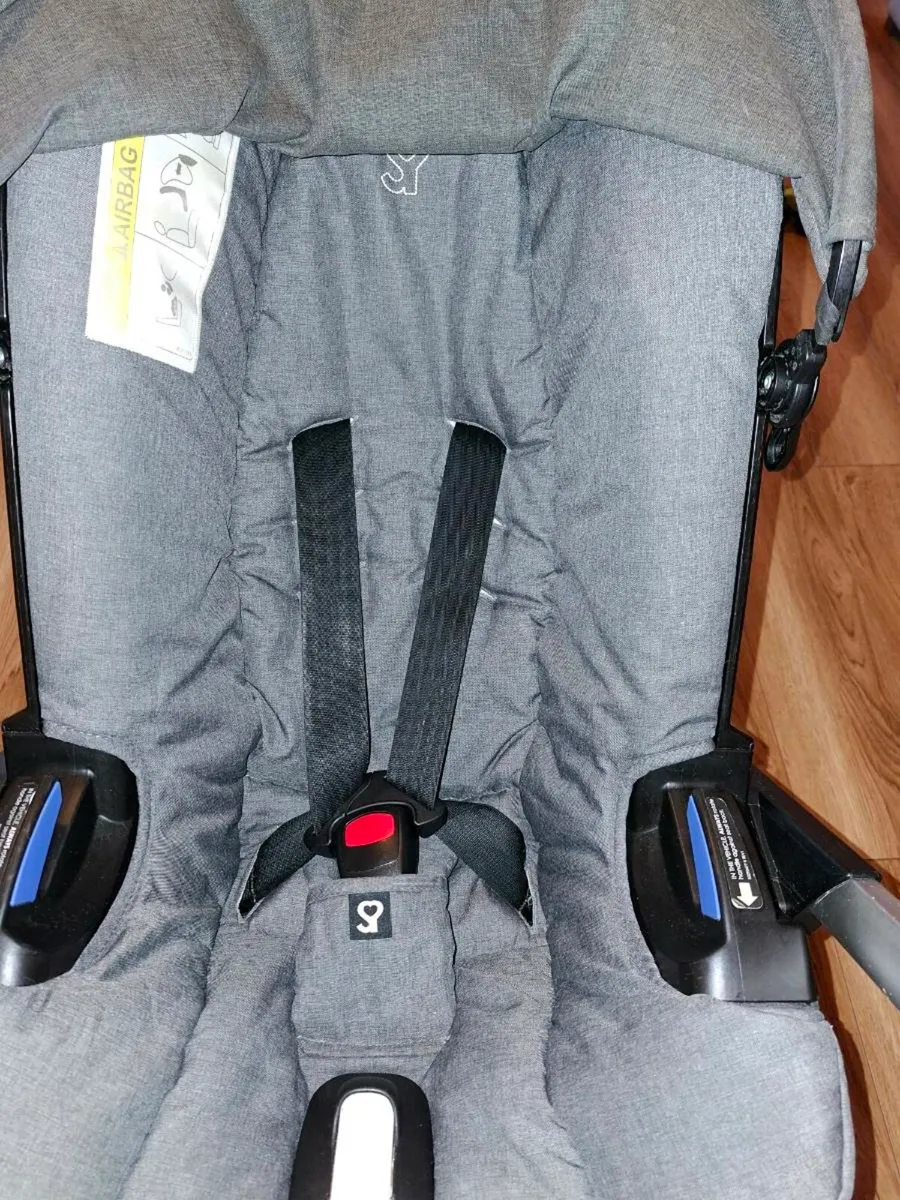 Doona car seat/ stroller - Image 4