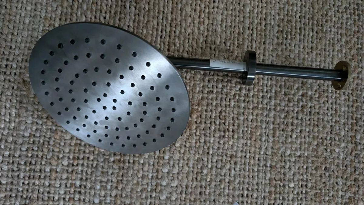 Bathroom accessories - Image 1