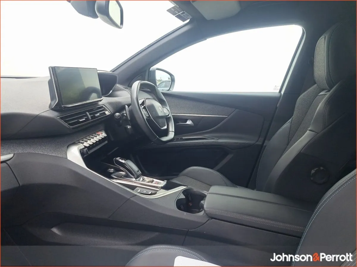 Peugeot 5008 Allure 1.5d Auto Very Low KMS - Image 3