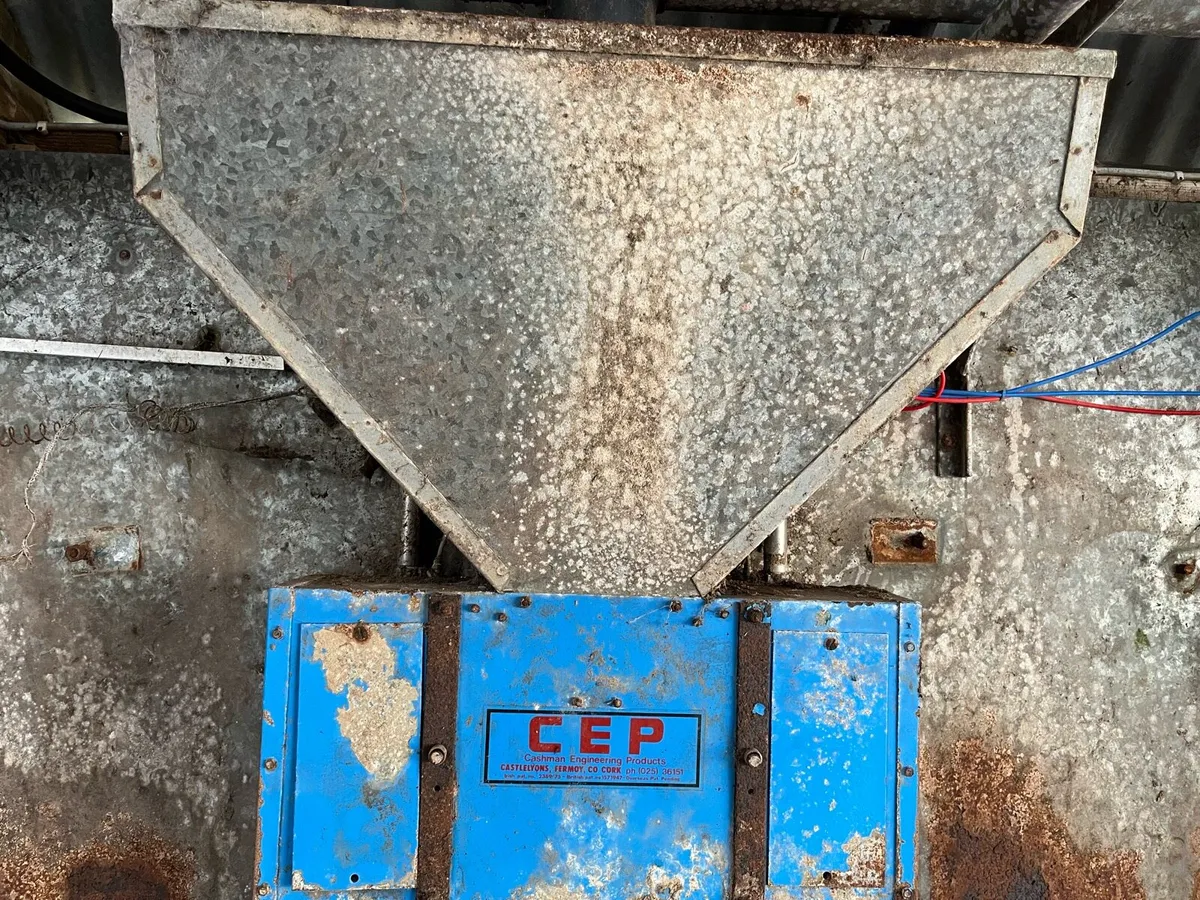 Cashman parlour feeders - Image 1