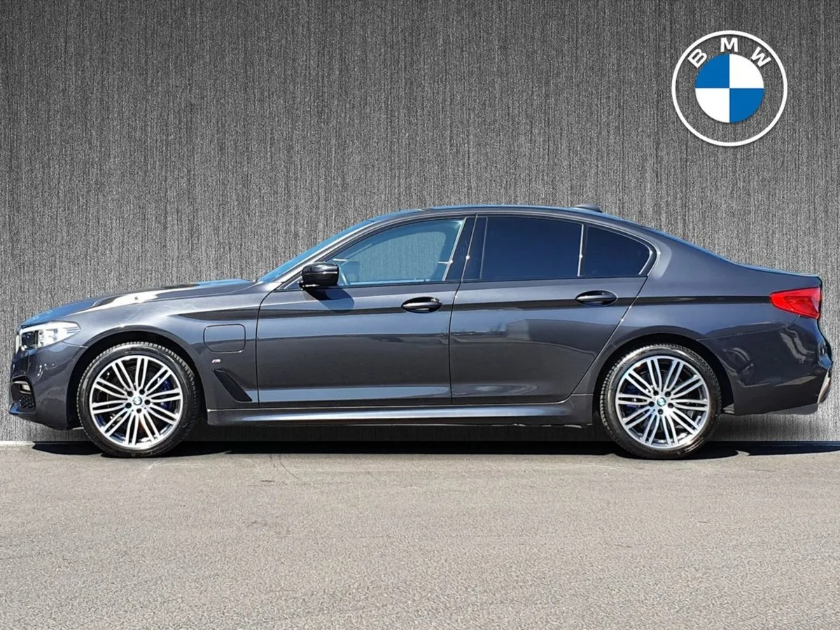 BMW 5 Series 530e M Sport Iperformance Saloon - Image 3