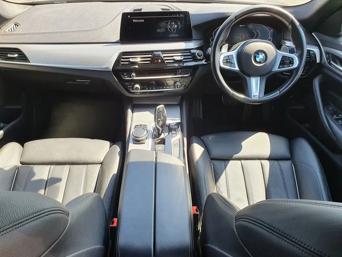 BMW 5 Series 530e M Sport Iperformance Saloon - Image 4