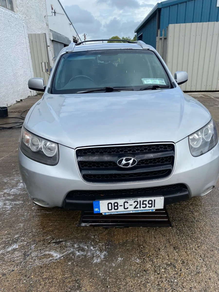 Hyundai Santa Fe 4WD - Image 1
