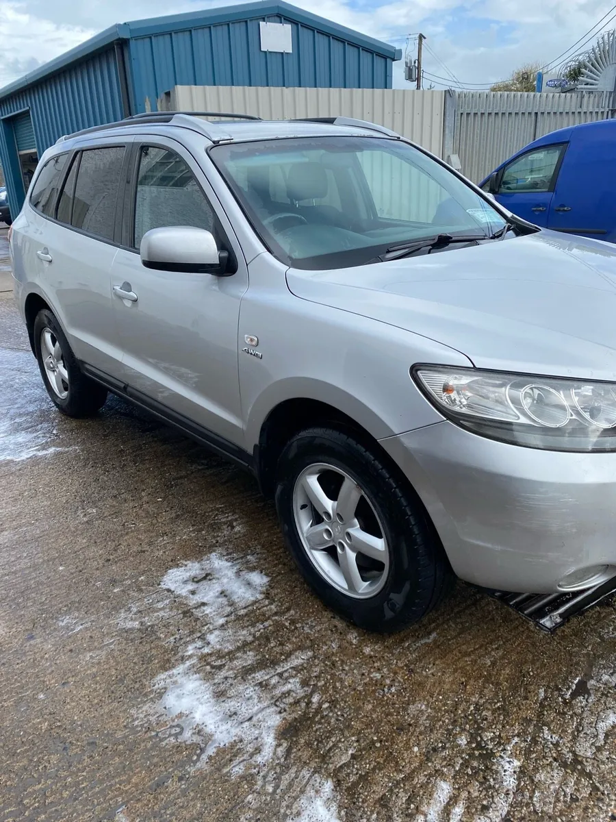 Hyundai Santa Fe 4WD - Image 3