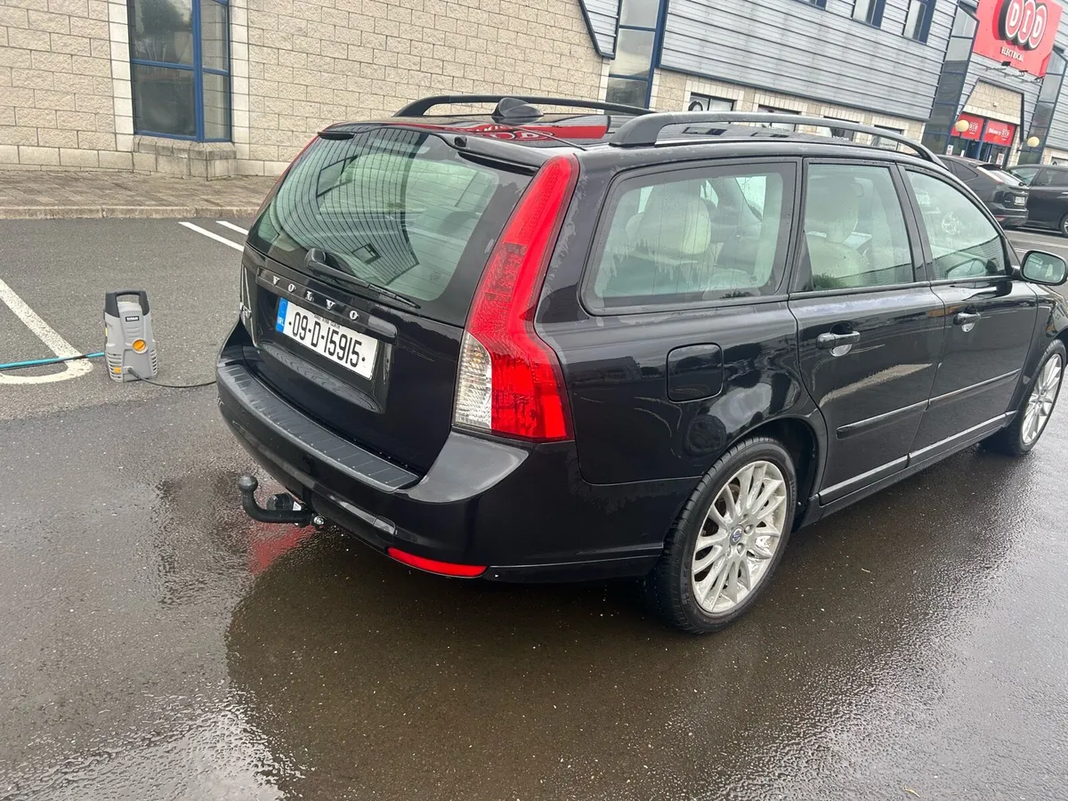 Car - Image 4