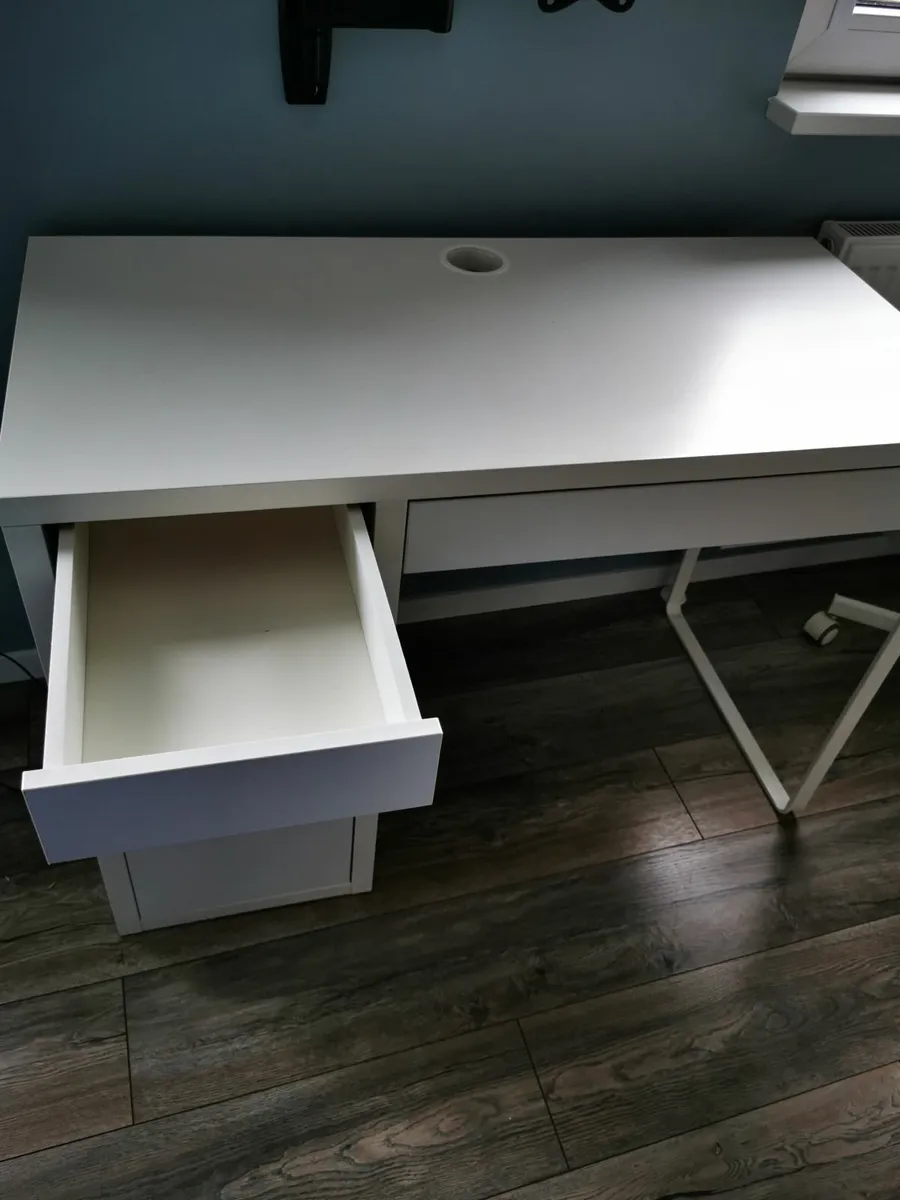 Desk - Image 4