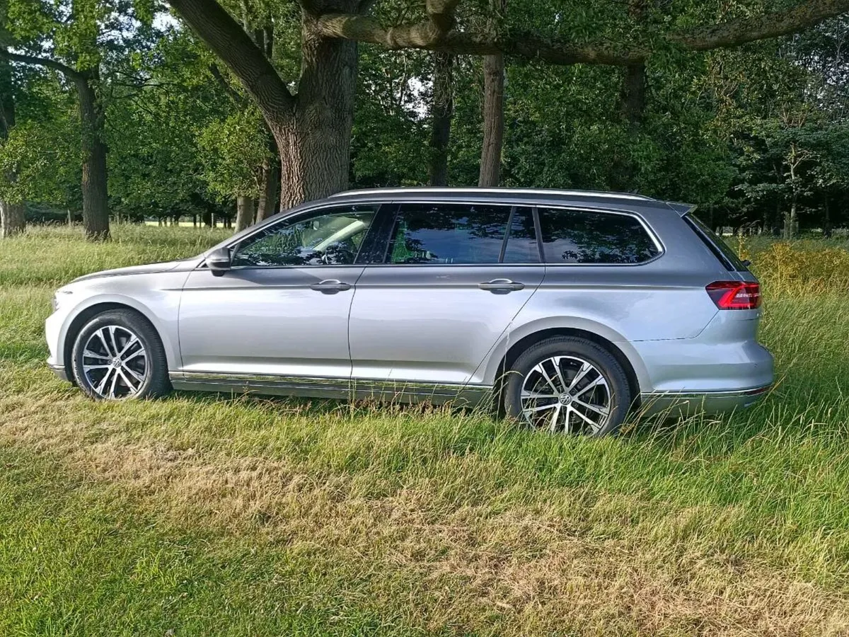 VW Passat Highline 1.5tsi Estate - Like new - Image 2