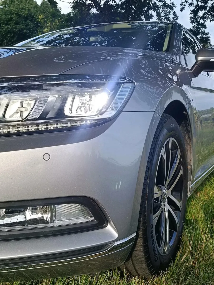 VW Passat Highline 1.5tsi Estate - Like new - Image 3