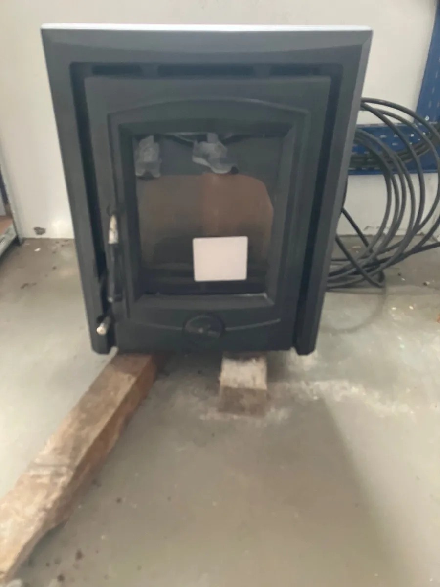 Henley inset stove - Image 1