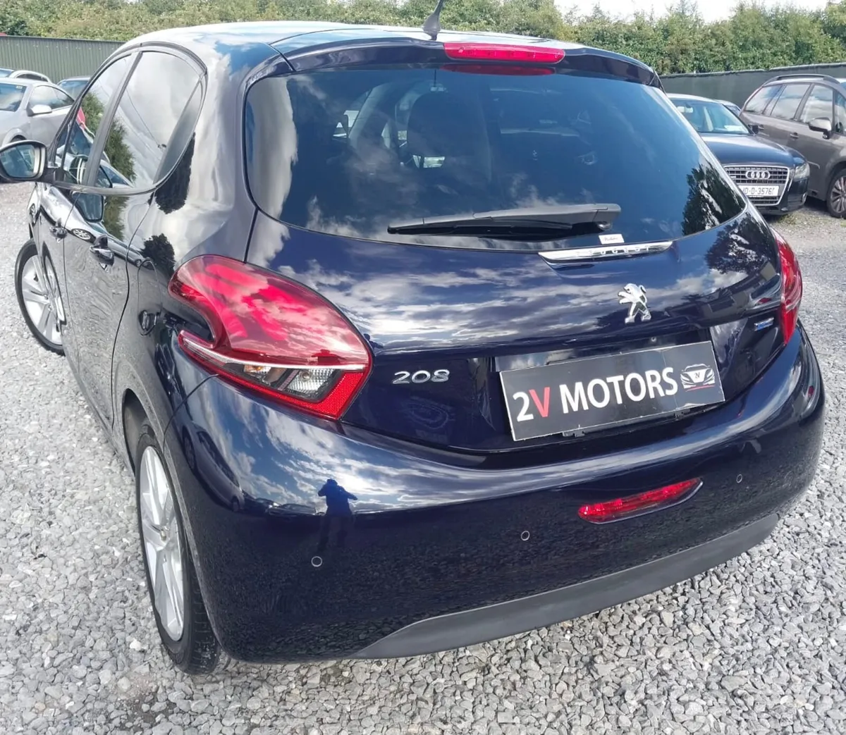 🔵 Peugeot 208 1.2 Style AUTOMATIC LOW KM - Image 4