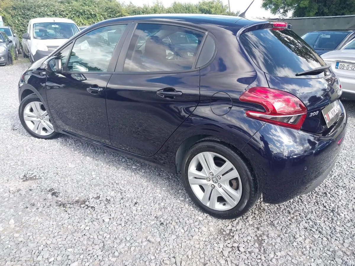 🔵 Peugeot 208 1.2 Style AUTOMATIC LOW KM - Image 3