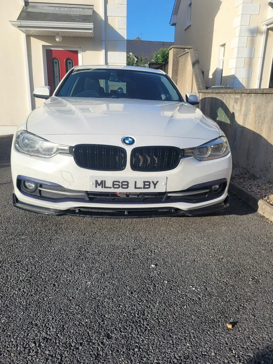 BMW 3-Series 2018 - Image 2