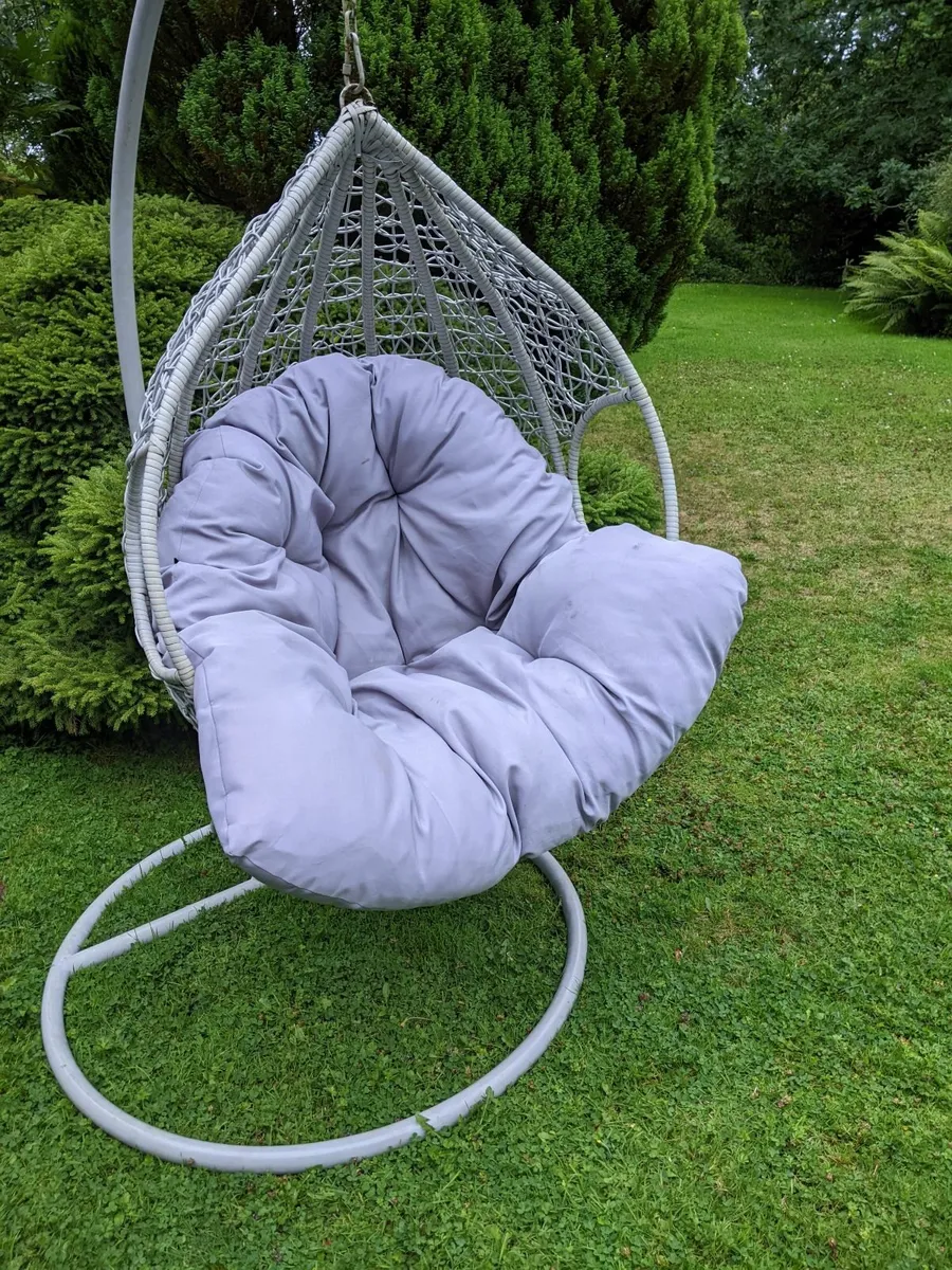Garden Egg Chair - Image 1
