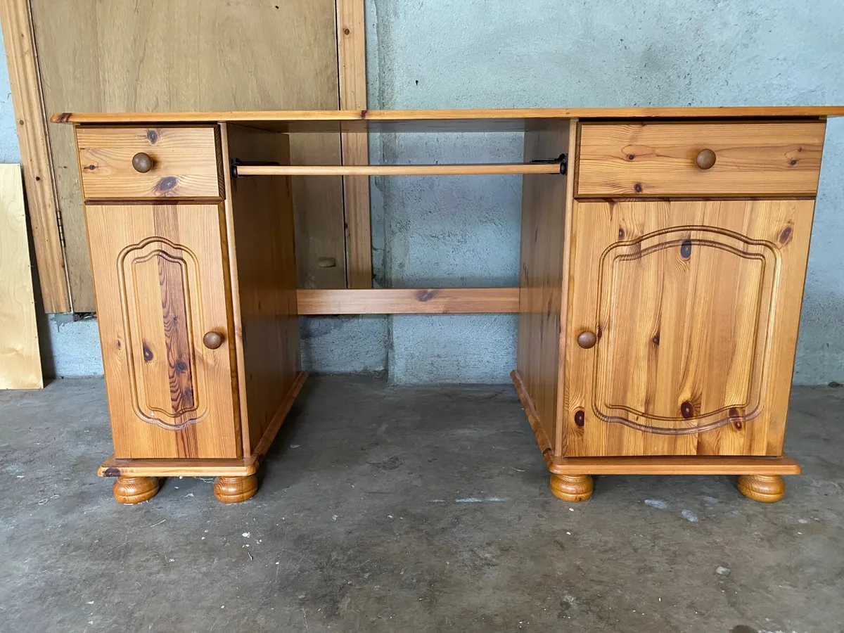 Pine desk - Image 1