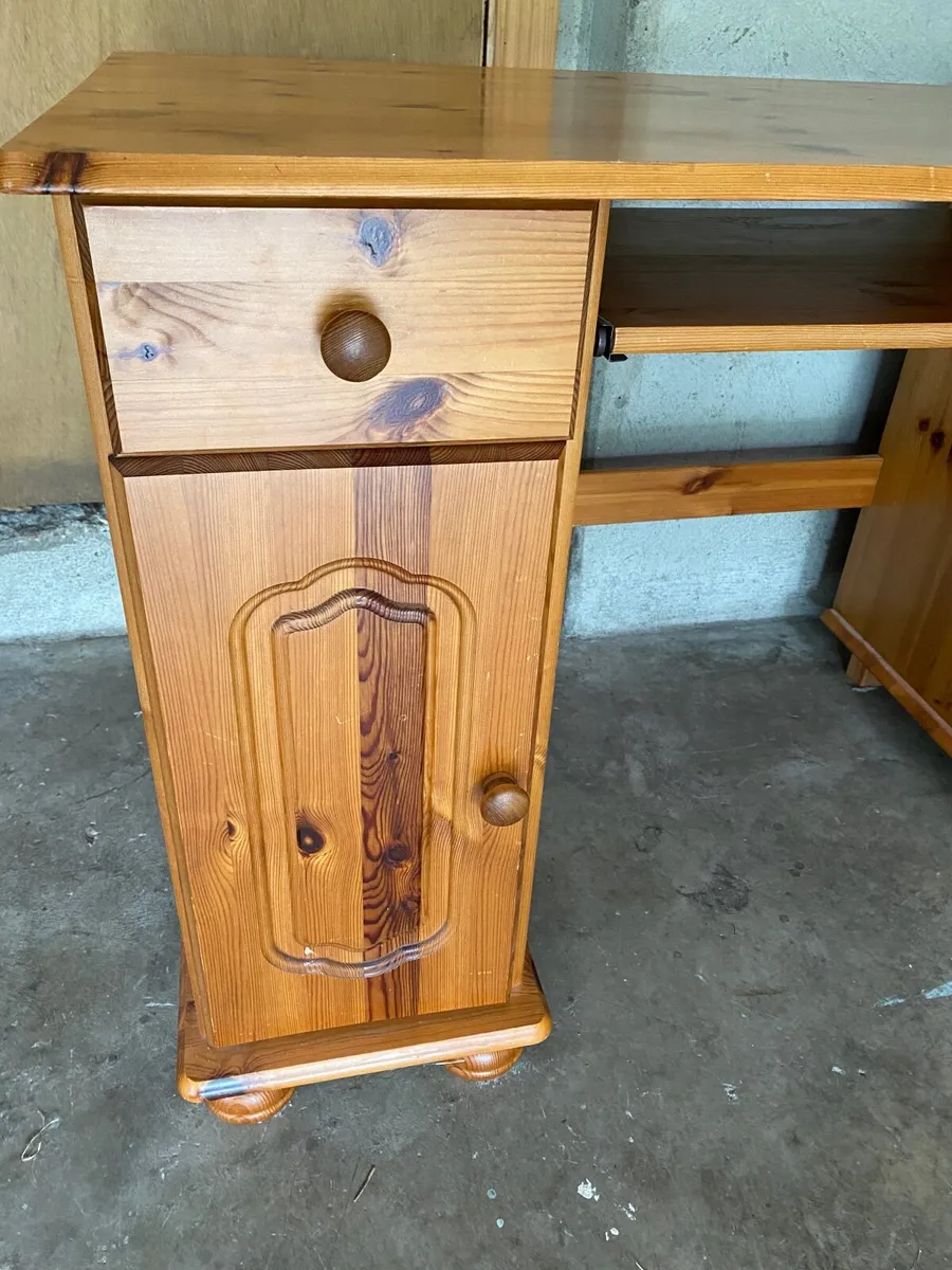 Pine desk - Image 3