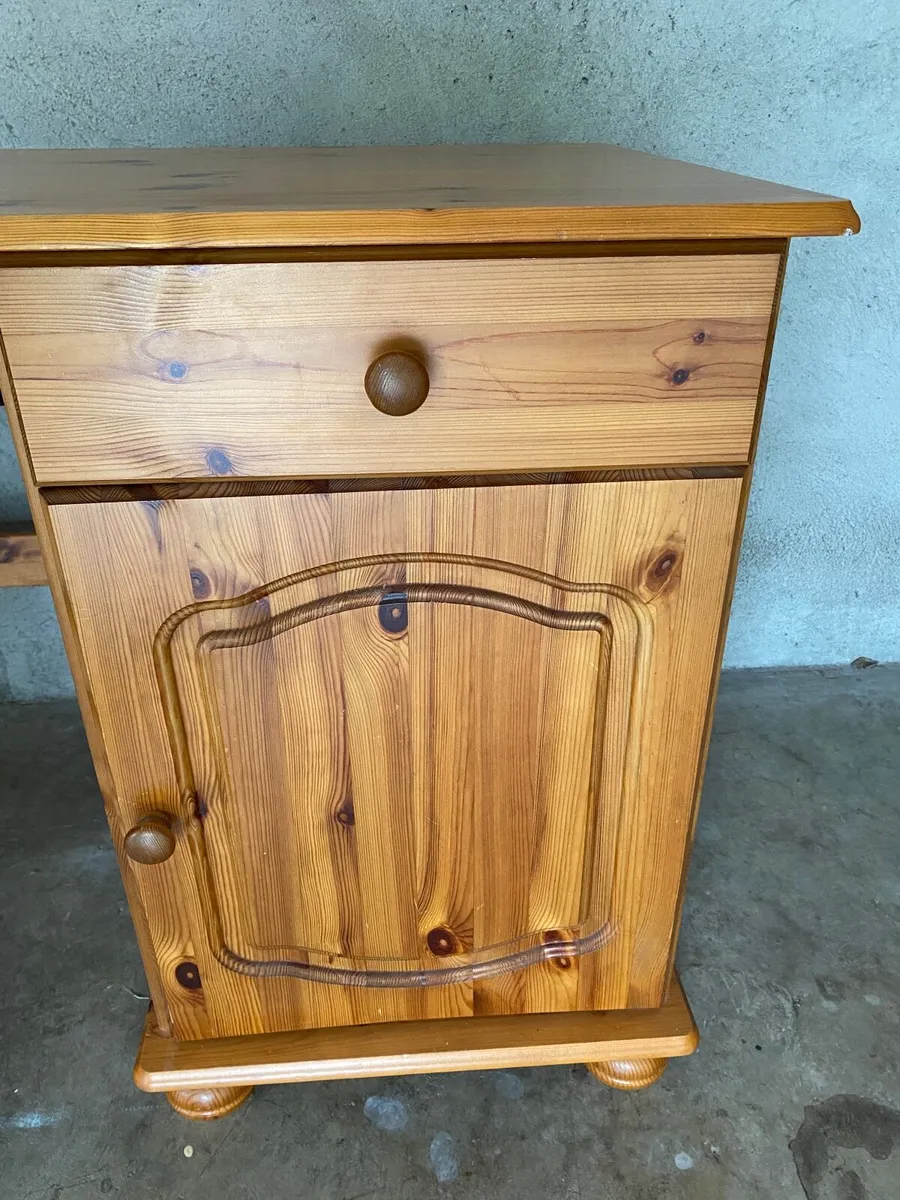 Pine desk - Image 4