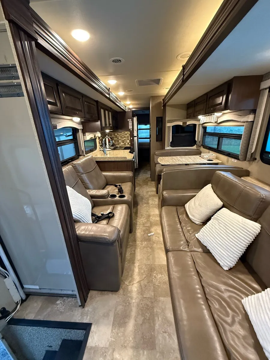 Camper - Image 2