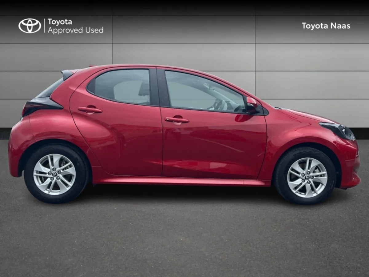 Toyota Yaris HYBRID 5DR LUNA - Image 3