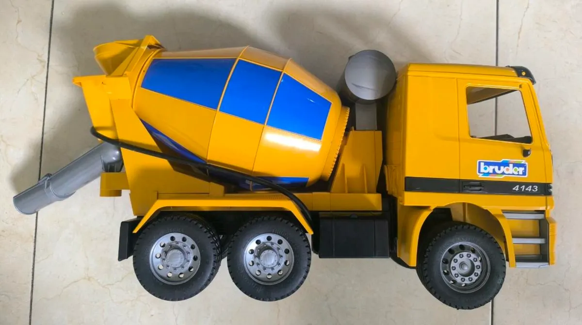 Bruder Toys - Image 3