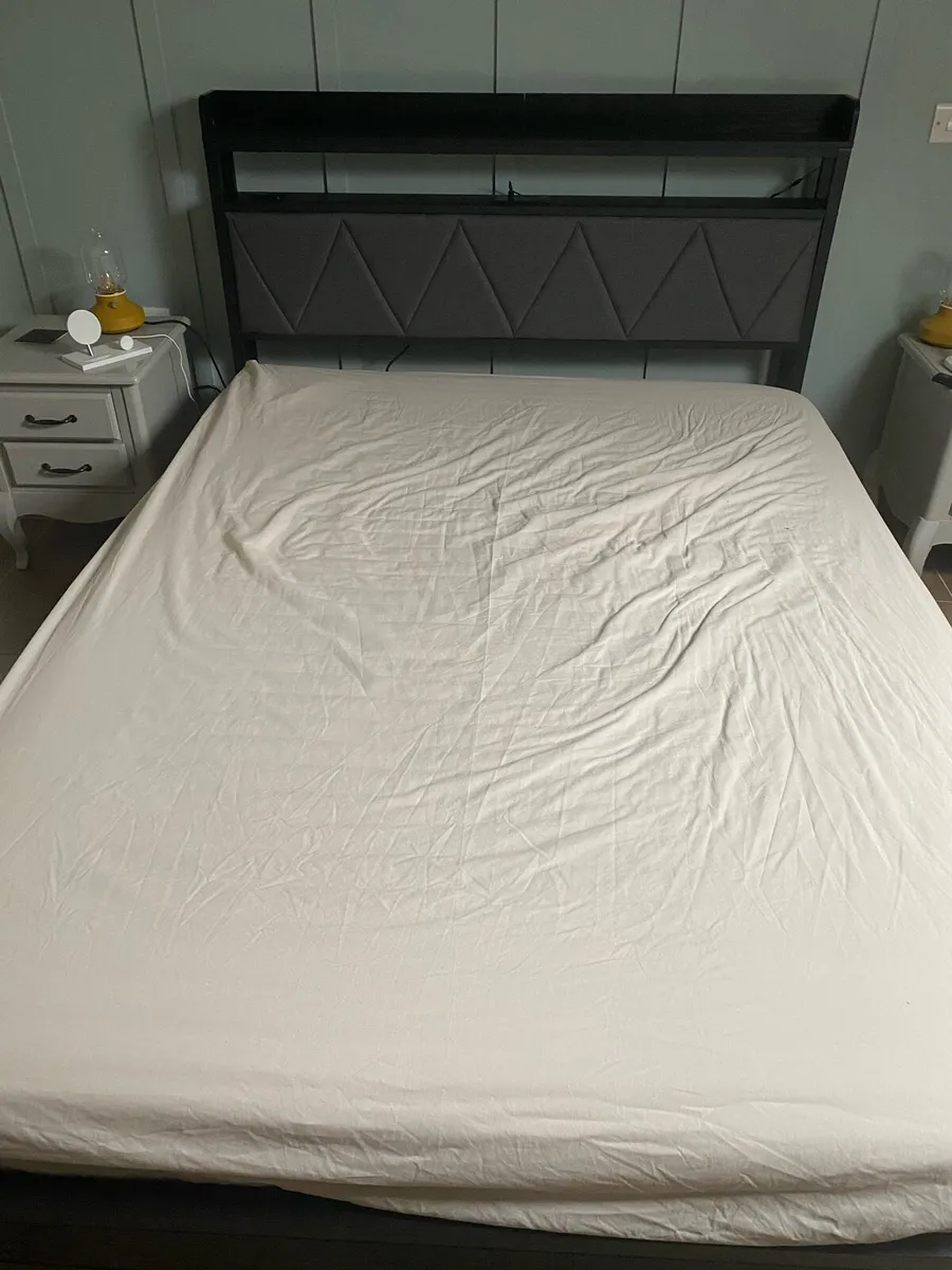 Kingsize bed - Image 1