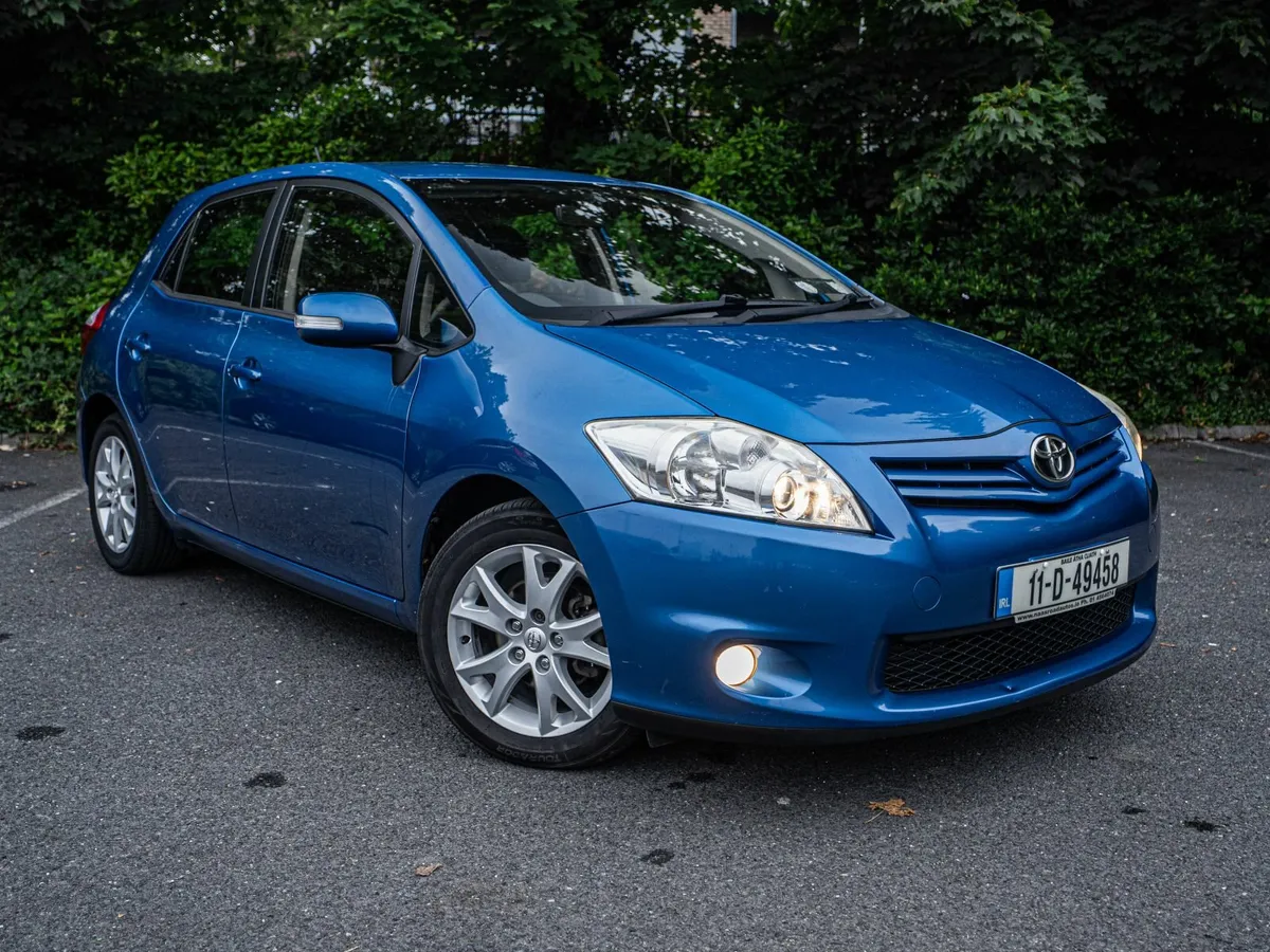 Toyota Auris 2011 - Image 1
