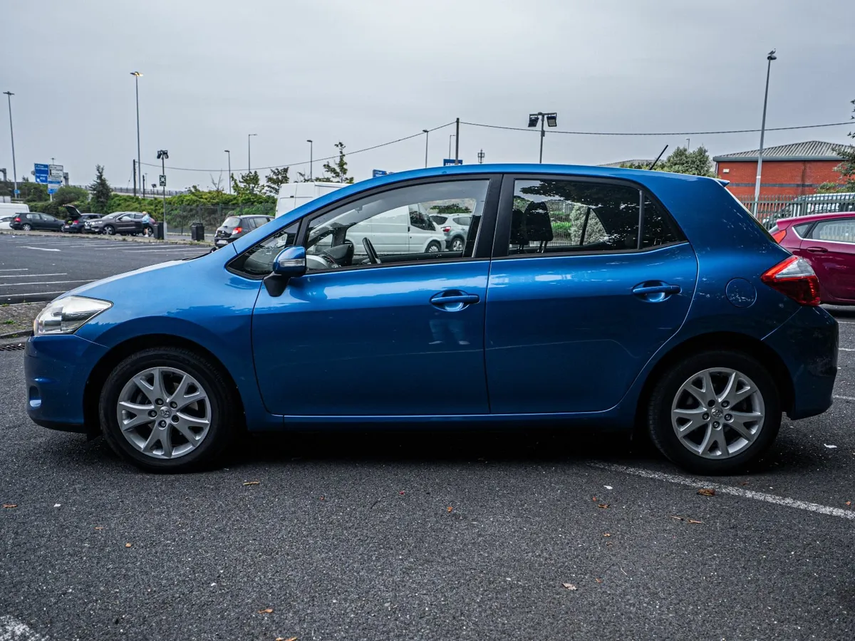 Toyota Auris 2011 - Image 3