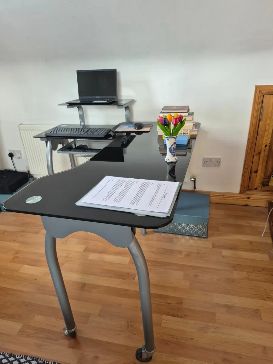 Desk - Image 4