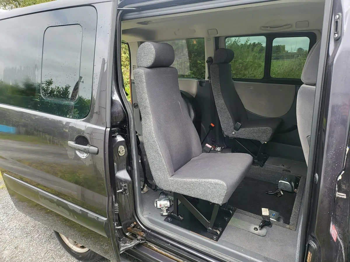 WHEEL CHAIR 5 SEATER 1 OWNER Peugeot Expert 2012 - Image 2