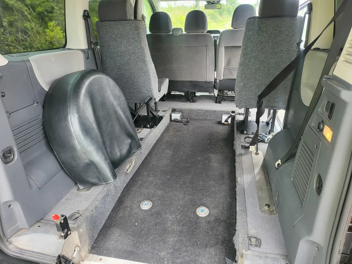 WHEEL CHAIR 5 SEATER 1 OWNER Peugeot Expert 2012 - Image 4