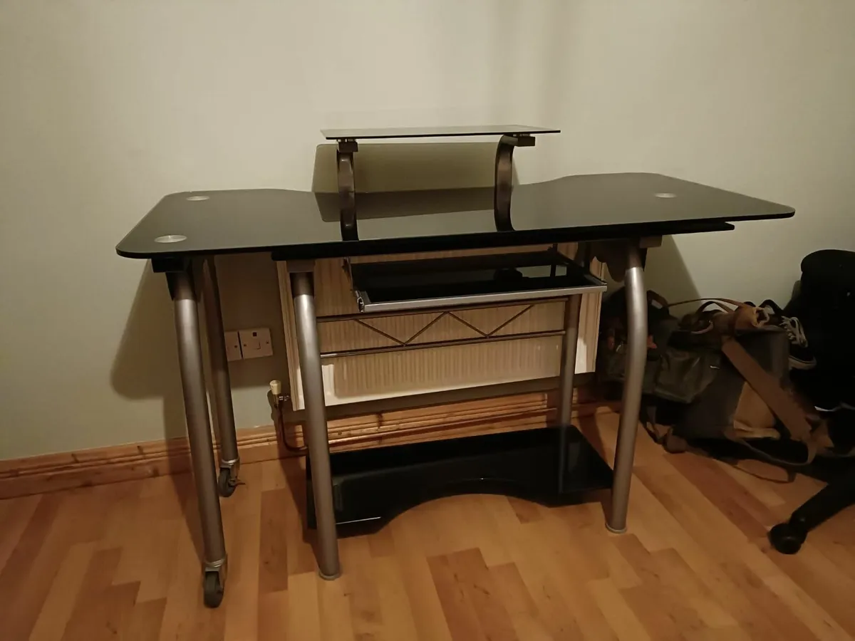 Desk - Image 2