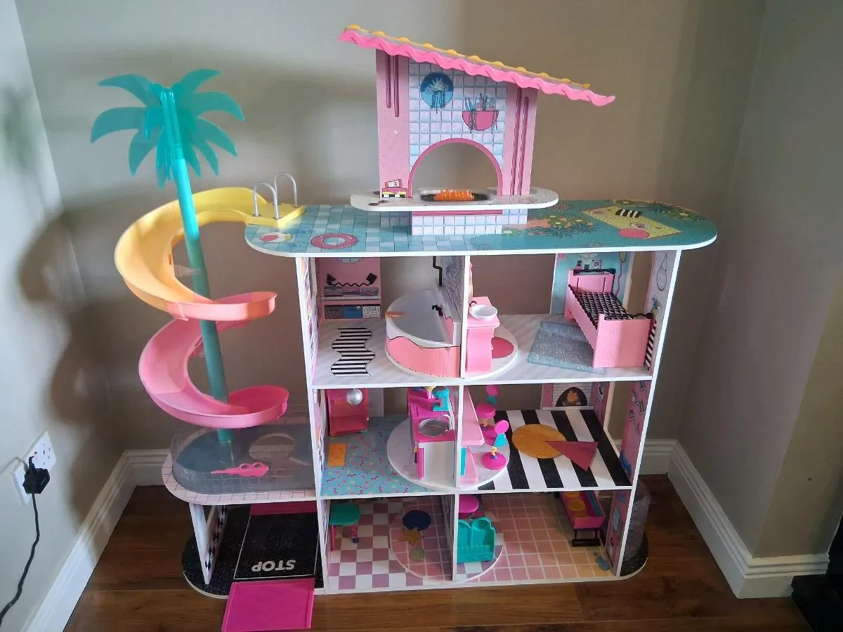 LOL Playhouse - Image 1
