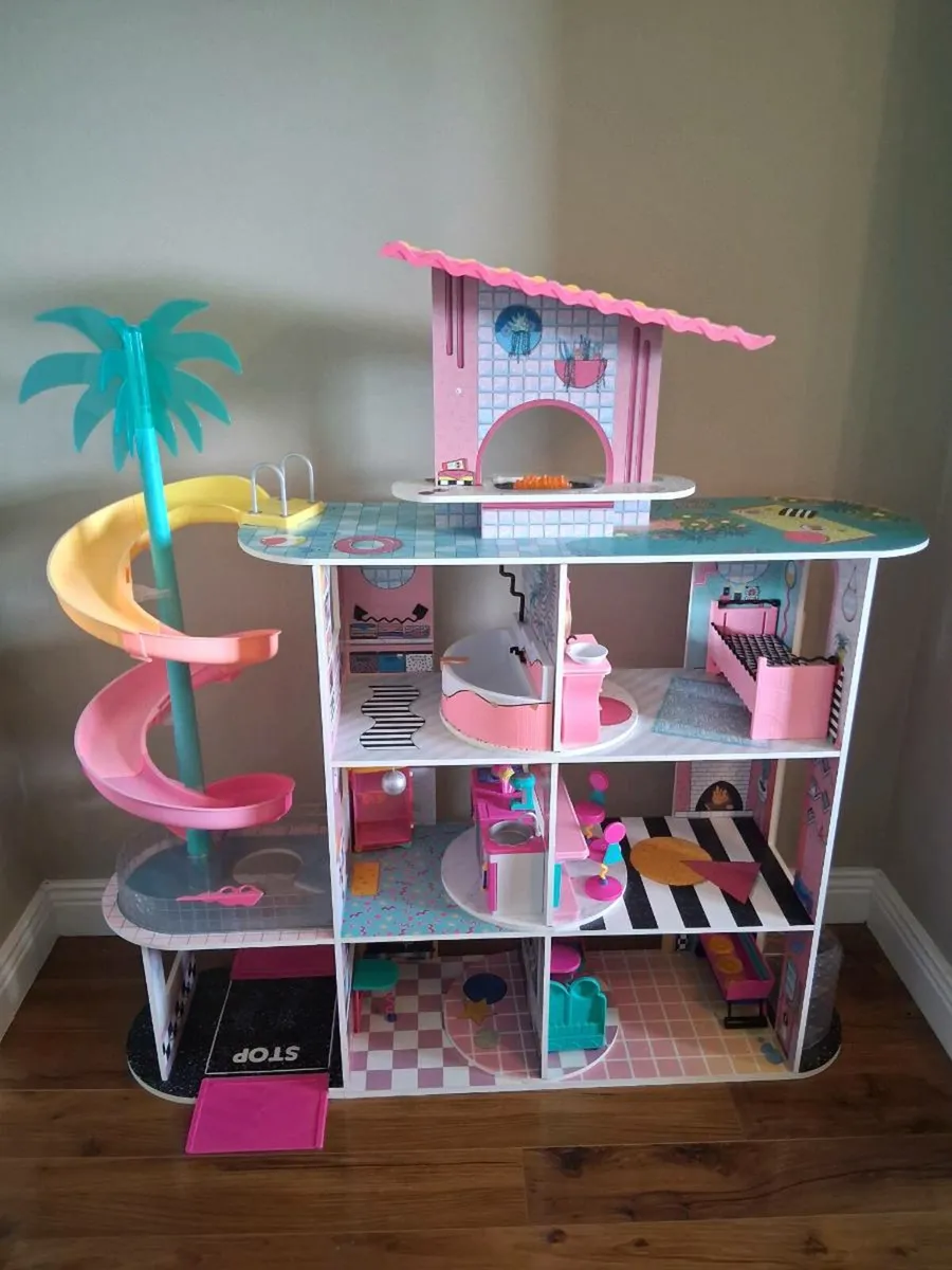 LOL Playhouse - Image 2